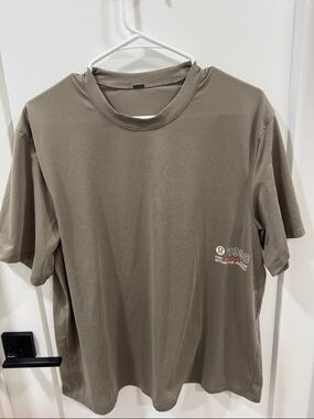 lululemon athletica Men's Olive Green Short Sleeve Tee with Subtle Logo